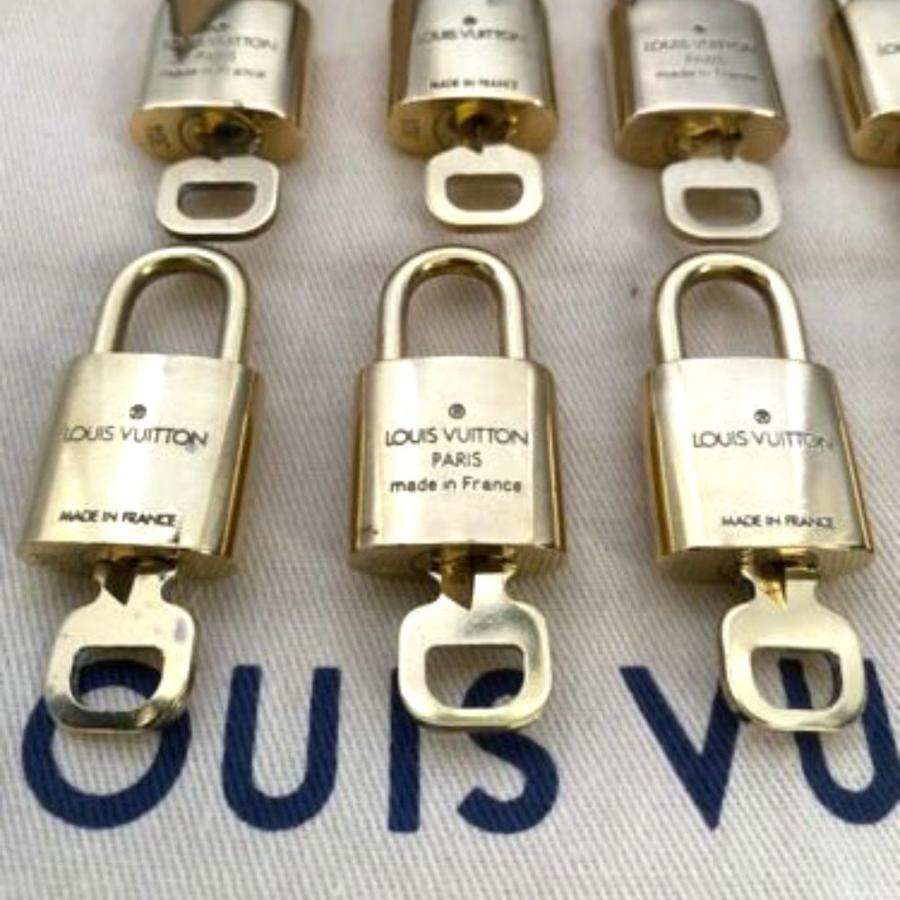 SALE! Louis Vuitton Lock & Key Gold Brass Authentic MINT - Picture 7 of 15